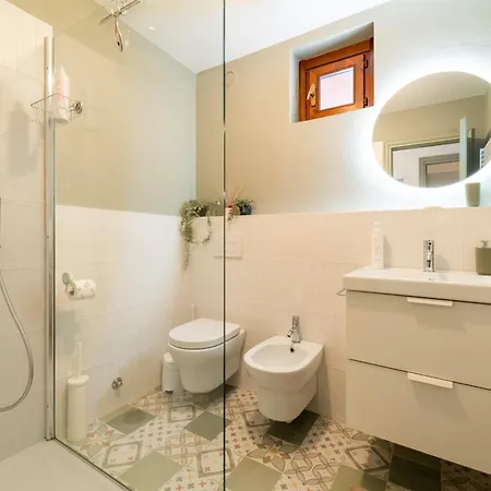 Lägenhet Panorama And Garden By Wonderful Italy