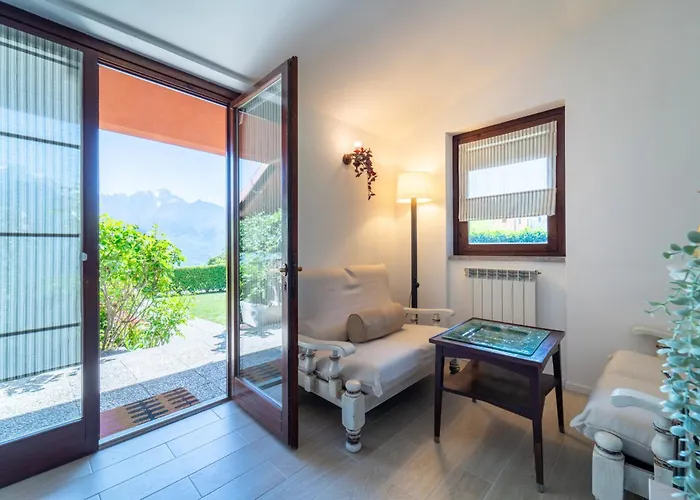 Panorama And Garden By Wonderful Italy * Bellagio